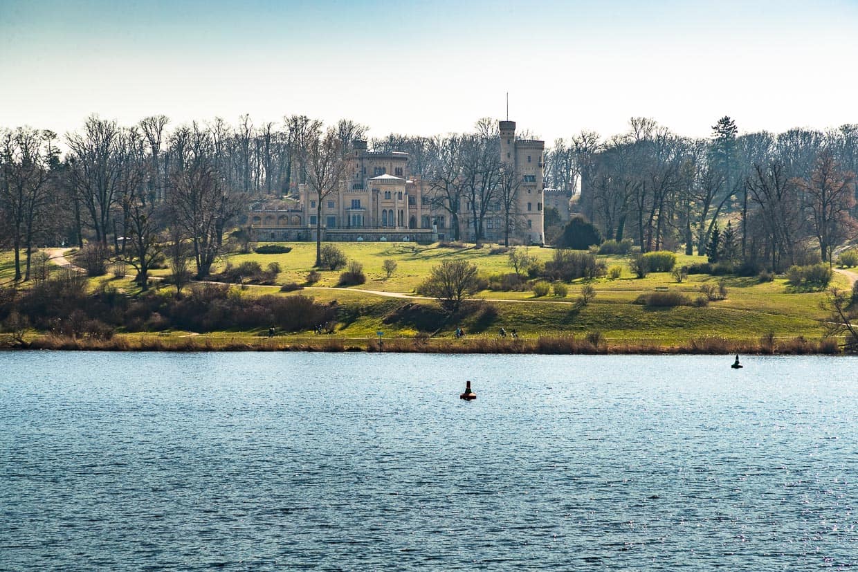 Palaces wherever you look. There are 12 palaces and many gardens in Sanssouci Park, which together form Potsdam's cultural landscape and are the largest UNESCO World Heritage Site in Germany. Here Babelsberg Palace on the banks of the Havel in neo-Gothic style, built in 1833 / © Photo: Georg Berg