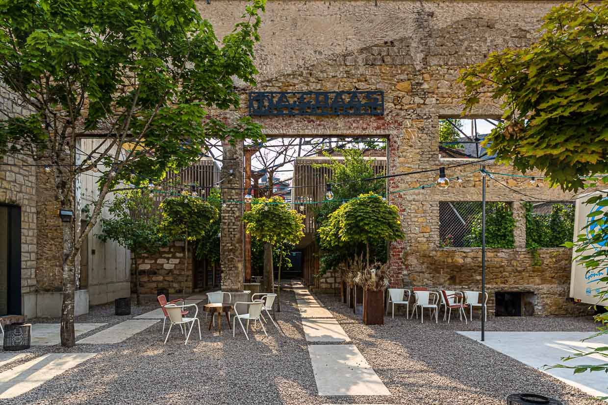 Hotel Graace in Luxemburg Stadt. Neues Hotelkonzept in alter Industriehalle. Wo früher Stahl verarbeitet wurde, gibt es heute Hotelzimmer auf zwei Etagen und vier Dachterrassen mit Urban Gardening, einem Tee Shop und einem Foodtruck im Hof