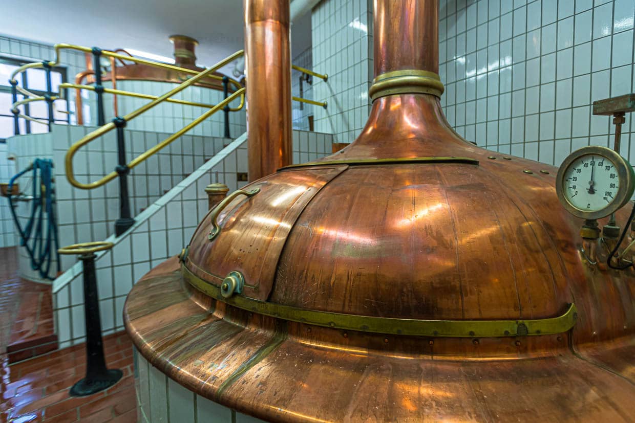 Hervidor y cuba de maceración en la fábrica de cerveza Bamberger Heller, donde se elabora la clásica cerveza ahumada / © Foto: Georg Berg