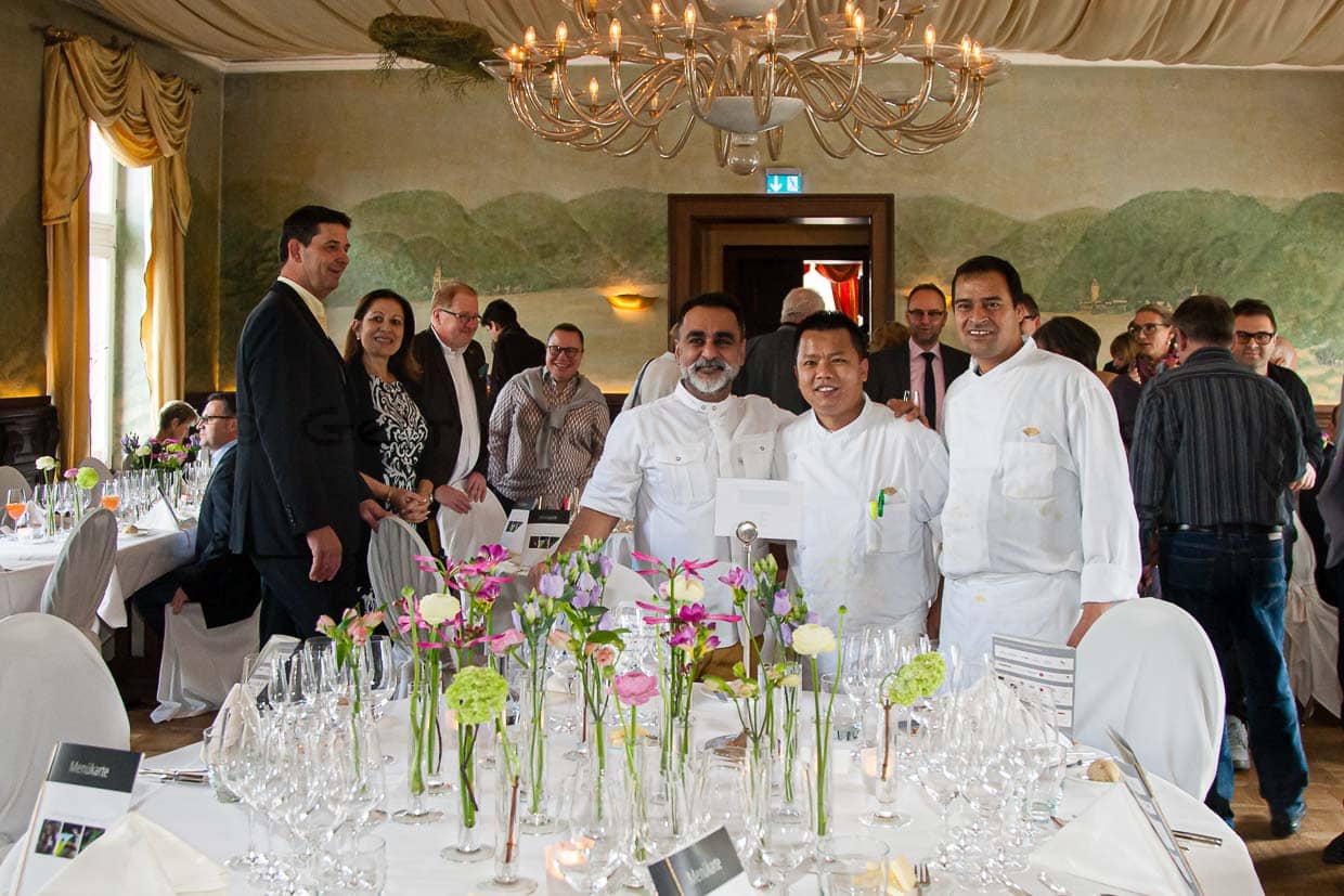 Michelin-Sternekoch Vineet Bhatia (l.) mit zwei Kollegen / © Foto: Georg Berg