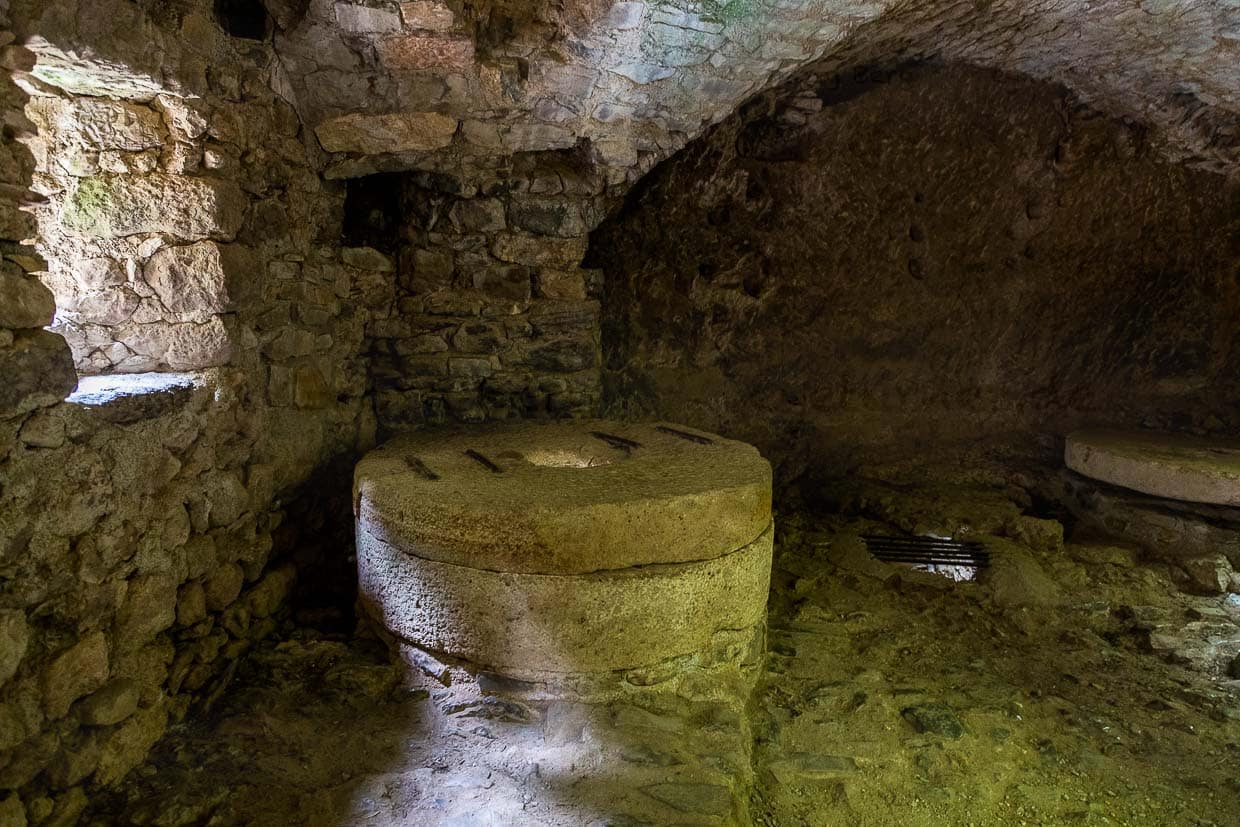 Les Moulins de la Foux bei Navacelles, Frankreich. Der Ursprung dieser Brücken datiert laut einer Stiftungsurkunde auf das Jahr 1097 / © Foto: Georg Berg
