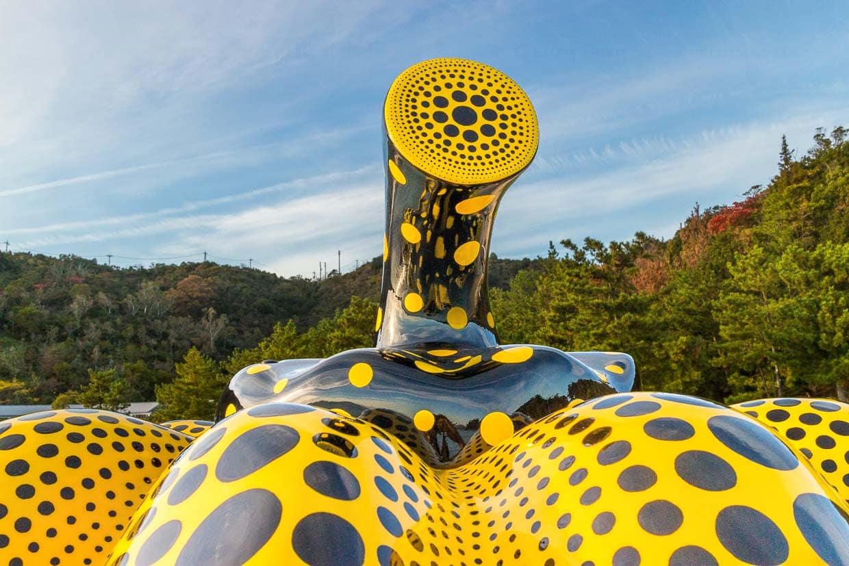Détail du Yellow Pumpkin de Yayoi Kusama à Naoshima / © Photo : Georg Berg