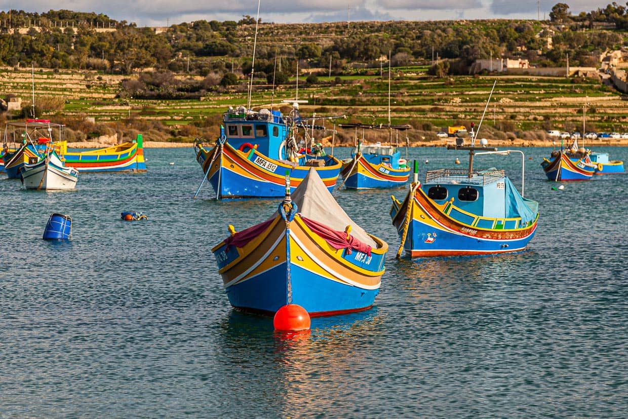 Fischerhafen in  Marsaxlokk, im Südosten von Malta. Es gibt Häfen groß und imposant wie den der Hauptstadt Valetta, aber kleine Fischerhäfen prägen die abwechslungsreiche Küste von Malta und Gozo / © Foto: Georg Berg