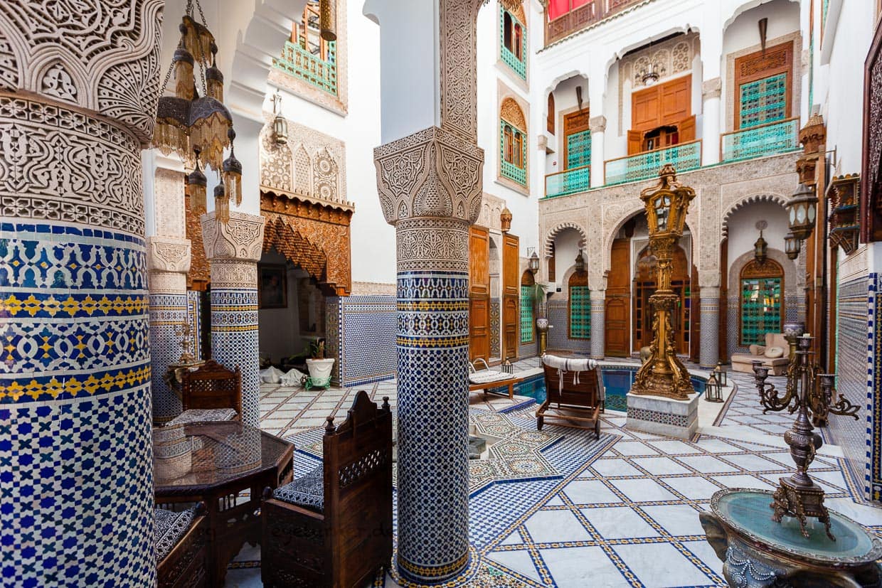 Das Riad Arabesque ist weitläufig zugänglich und viele Ecken laden zum Verweilen ein / © Foto: Georg Berg