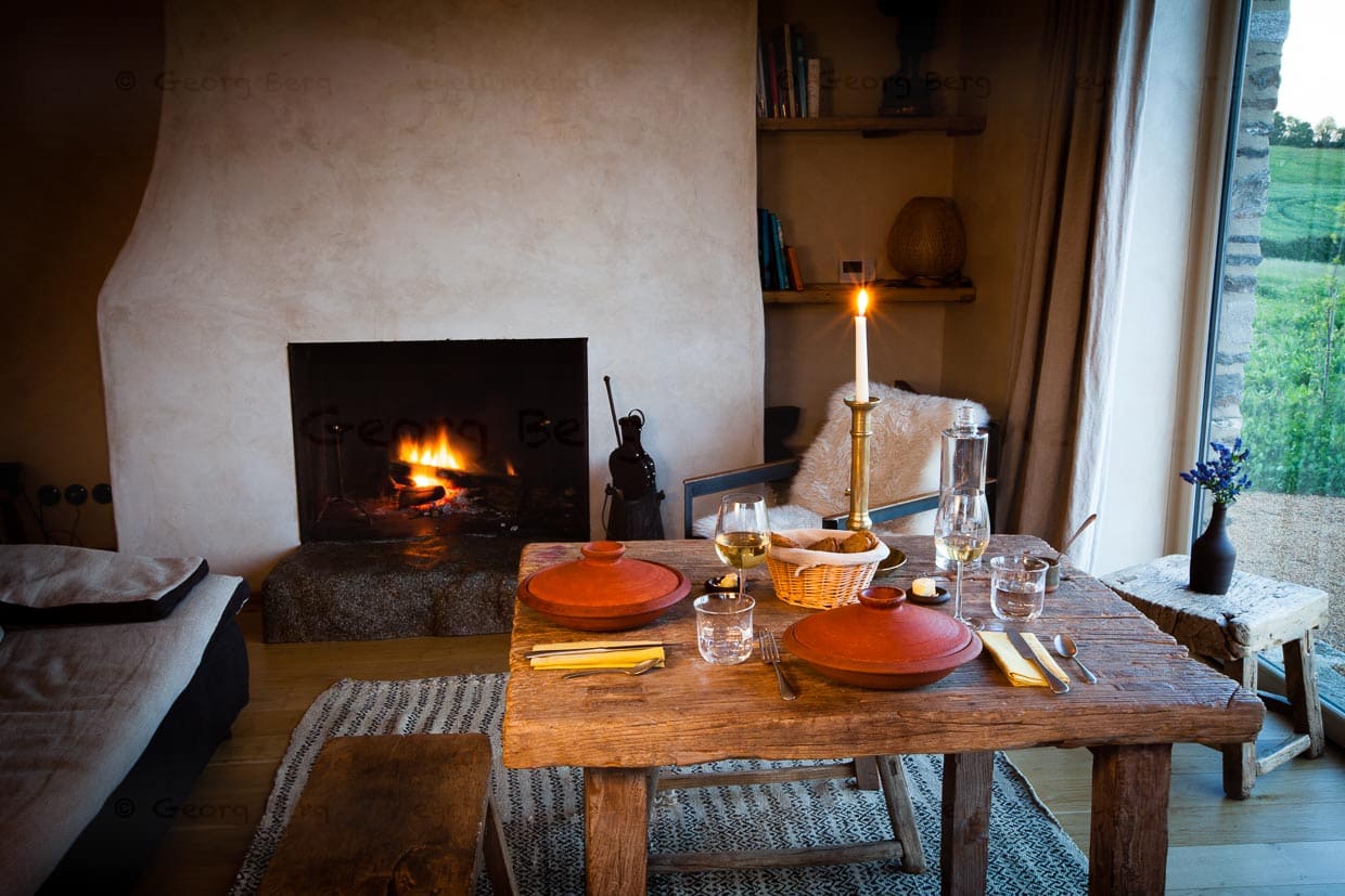 Dinner im Kled mit Kamin und Kerzenschein / © Foto: Georg Berg