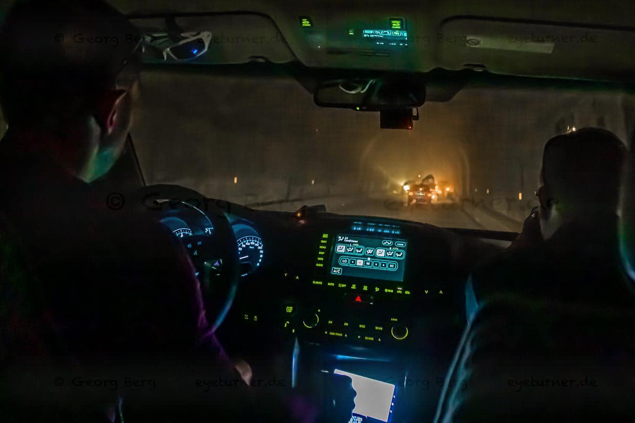 Verkehrsunfall im unbeleuchteten Tunnel unter dem Takfon-Pass / © Foto: Georg Berg