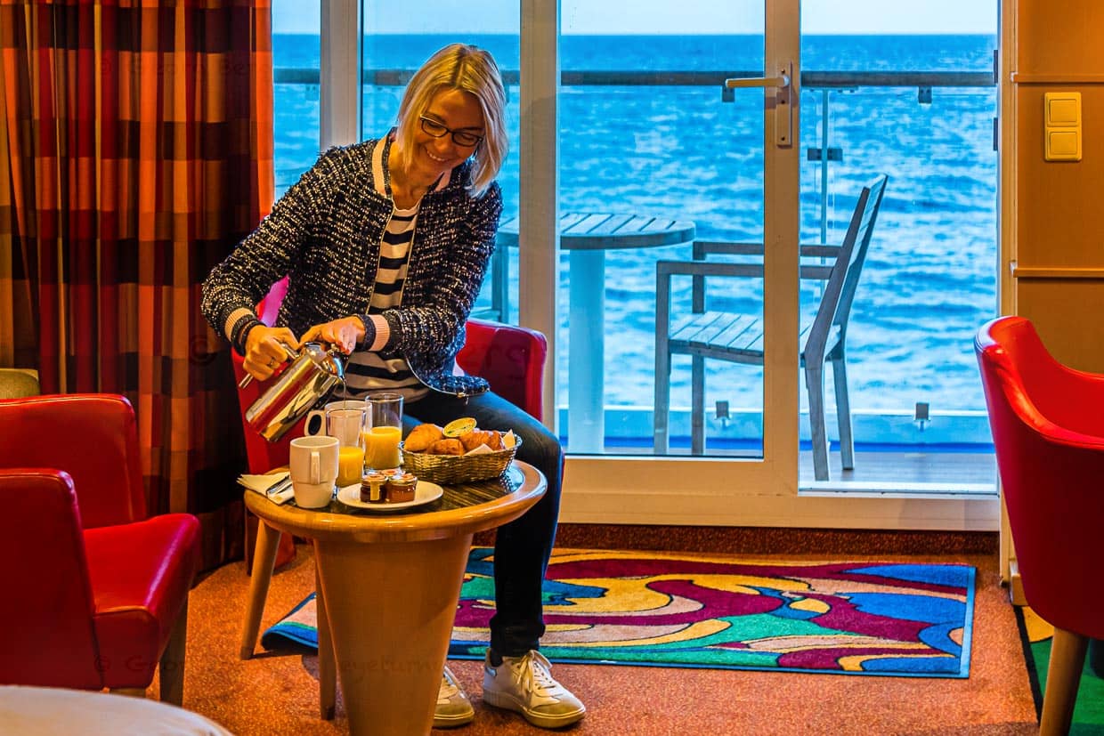 Das Frühstück wird in der luxuriösen Commodore Kabine serviert und kann auch auf dem eigenen Balkon eingenommen werden / © Foto: Georg Berg