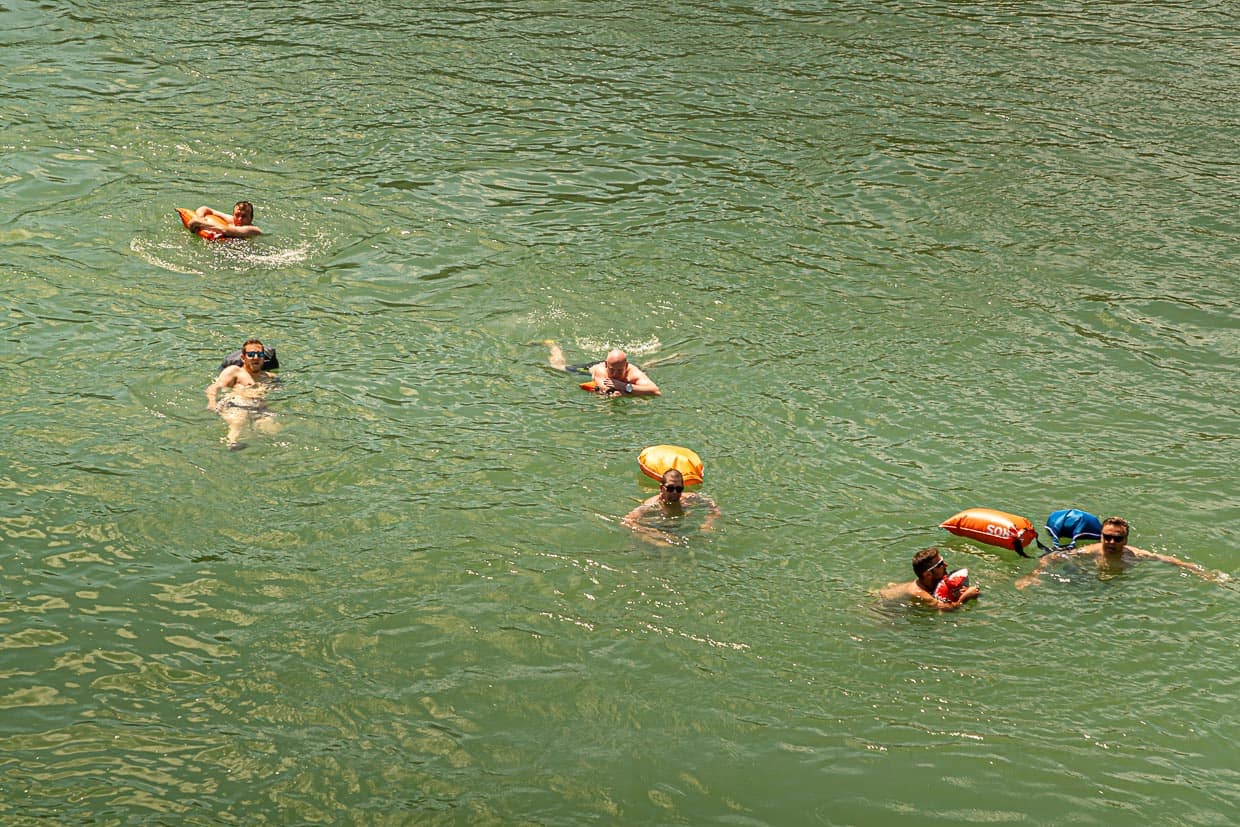 Volkssport Nummer 1 in Basel das Rheinschwimmen / © Foto: Georg Berg