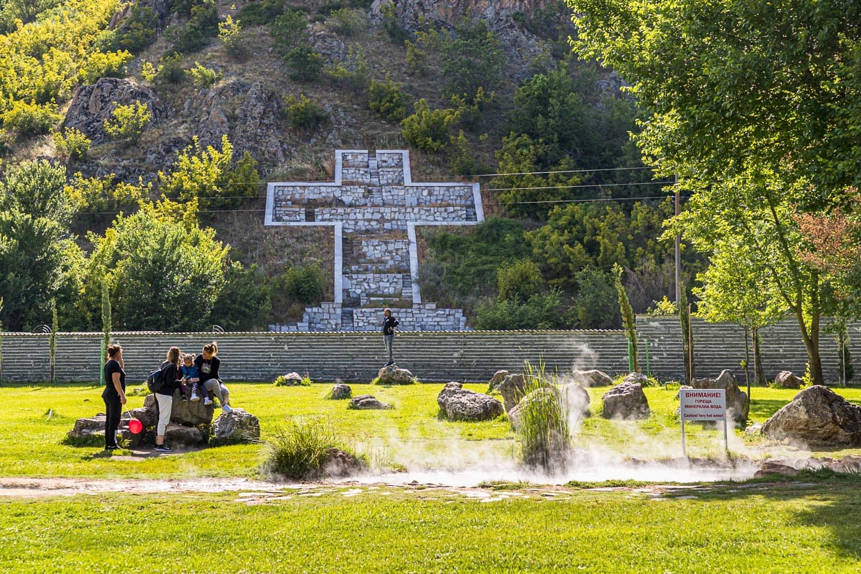 Heiße Quellen auf dem Gelände der Wirkungsstätte von Ewangelia Pandewa Guschterowa, die als Seherin Wanga verehrt wird / © Foto: Georg Berg
