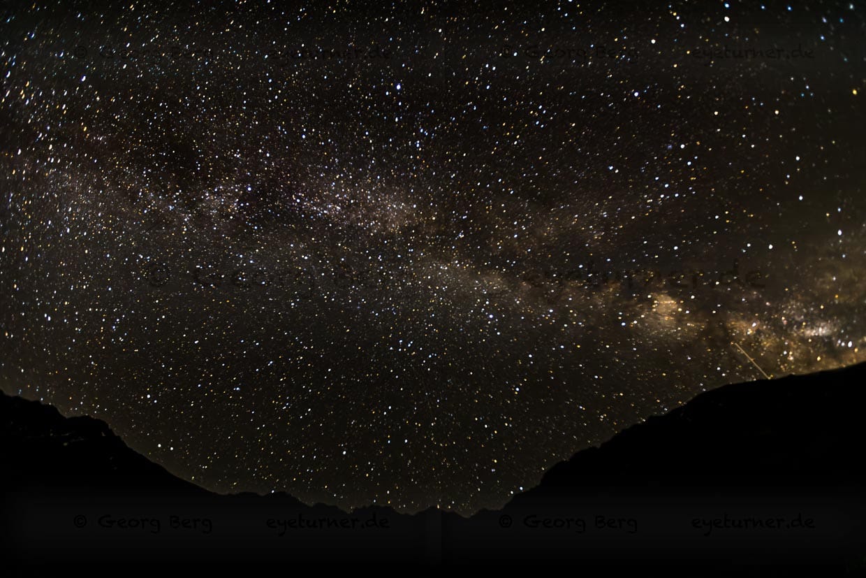 Während der klaren Nacht in 3.000 Meter Höhe kann man am Himmel die Milchstraße und viele Sternschnuppen beobachten / © Foto: Georg Berg