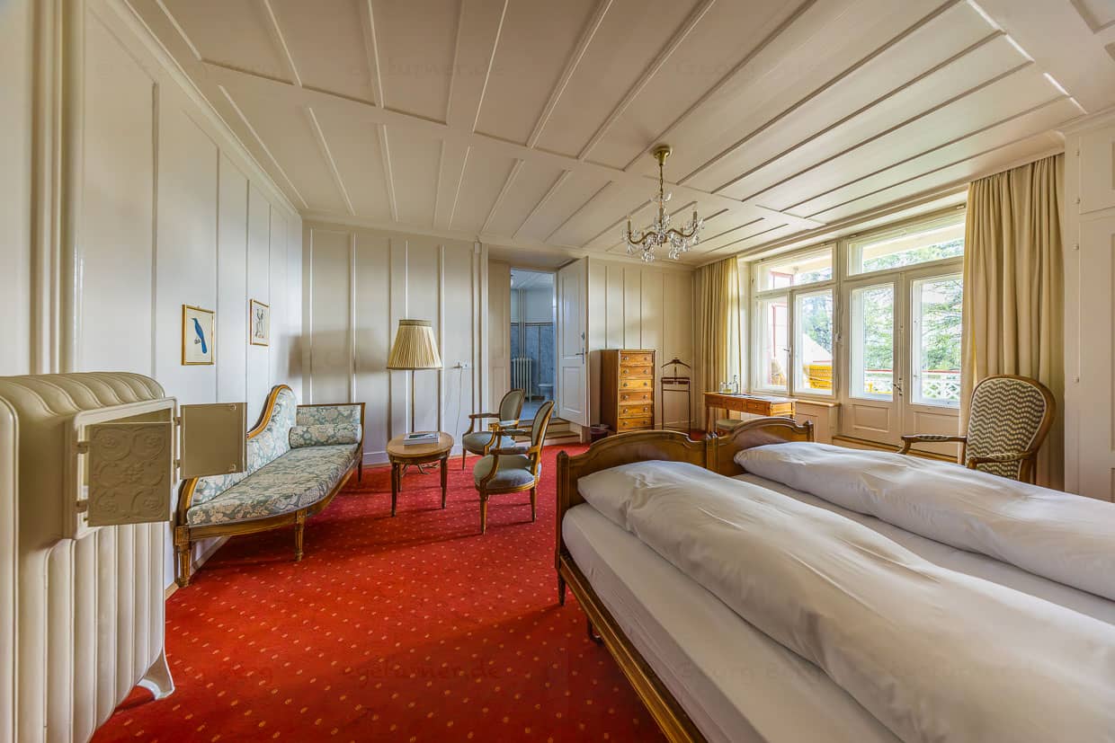 Der deutsche Kaiser Wilhelm II. hatte auf der Schatzalp in Davos drei Zimmer (die heutigen Kaiserzimmer 101, 201 und 301) dauerhaft reserviert. Der Grund dafür war, dass diese Zimmer für den Fall bereitstehen sollten, dass eines seiner Familienmitglieder an Tuberkulose erkranken und behandelt werden müsste / © Foto: Georg Berg