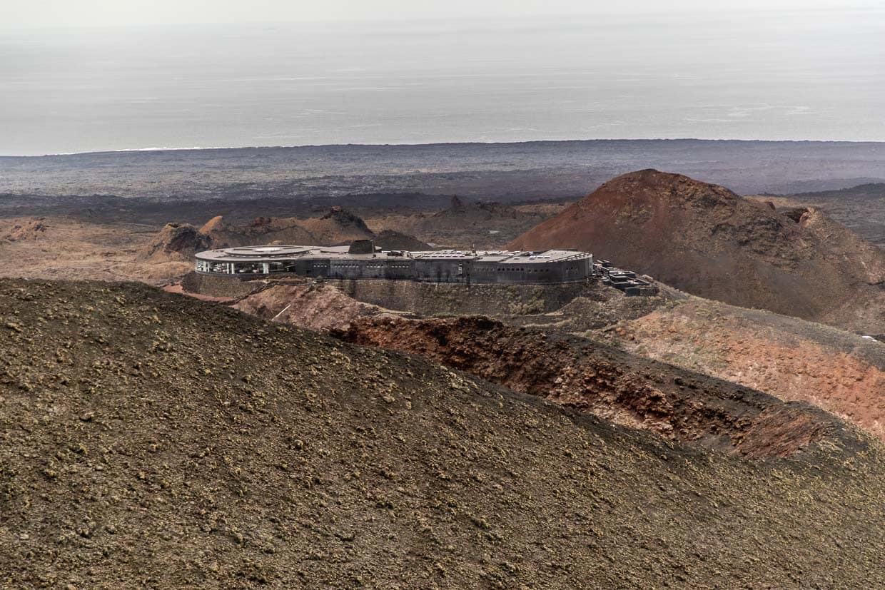 Informationscenter Islote de Hilario auf einem Krater im Timanfaya Nationalpark / © Foto: Georg Berg