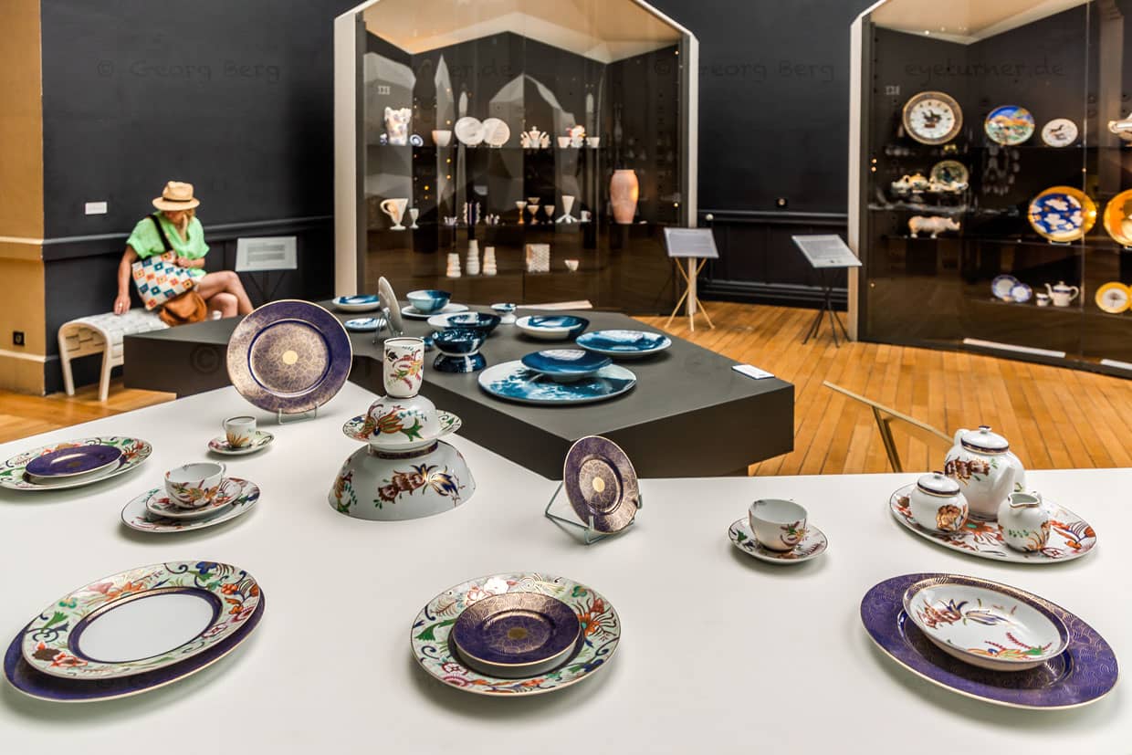 Ausstellung im Musée National Adrien Dubouché in Limoges mit Porzellan-Serien bekannter Marken wie Bernardaud, Haviland, Jaques Pergay, Raynaud und die Ateliers Arquié / © Foto: Georg Berg