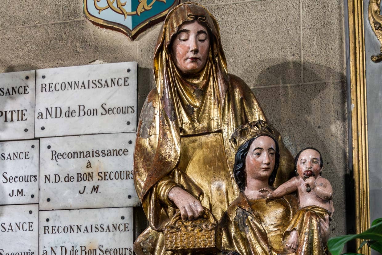Madonna mit Jesuskind in der Kirche Chapelle Saint-Aurélien im Metzger-Viertel von Limoges. Sie wurde im späten 15. Jahrhundert erbaut. Besonderheit: das Jesuskind in der Kapelle hält ein Stück Fleisch in der Hand, was symbolisch auf die Verbindung zwischen dem Schutzpatron und dem Handwerk der Metzger hinweist / © Foto: Georg Berg
