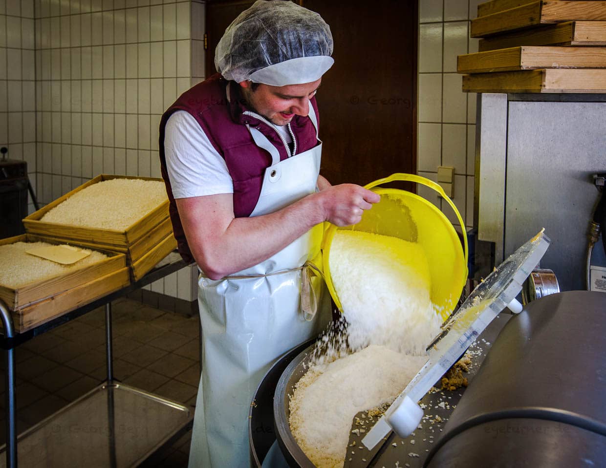 Peter Koch verwendet ausschließlich Bio-Zutaten für seine Miso-Pasten / © Foto: Georg Berg