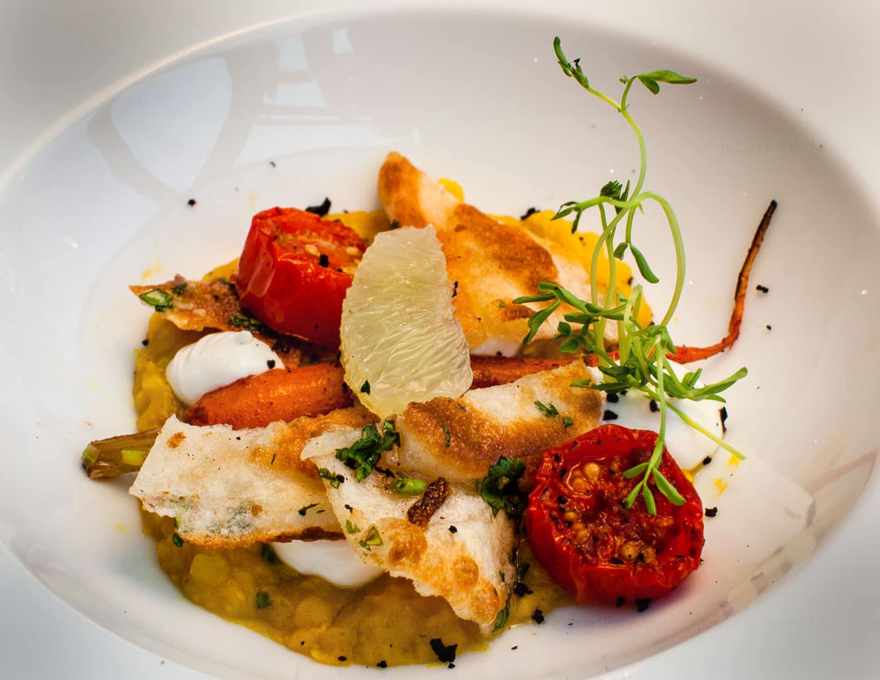 Linsen-Dhal, Tandoori, Naan / © Foto: Georg Berg