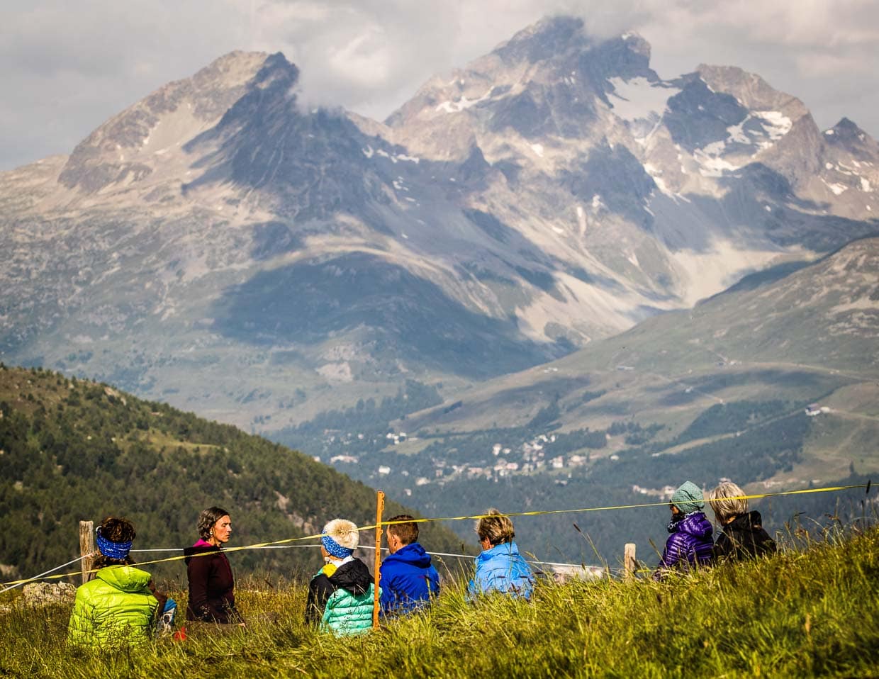 Höchste Konzentration auf den Bergen mit Meditationslehrerin Barbara Tuena / © Foto: Georg Berg