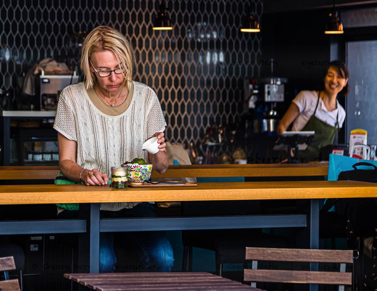 Grüner Tee in allen Variationen: ob auf Eis oder im Schicht-Pudding, in Gebäck und on the rocks. Es lohnt sich, durch die City of Green Tea Shizuoka zu ziehen und bei einem Stadtbummel mehr über den grünen Tee zu erfahren / © Foto: Georg Berg
