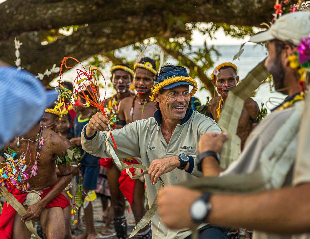 Nach dem Spiel entspannt man sich wieder und es wird gemeinsam getanzt / © Foto: Georg Berg