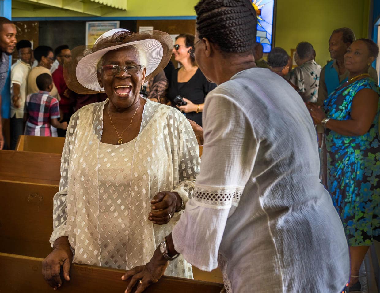 In festlicher Stimmung bleibt genügend Zeit, um Bekanntschaften zu pflegen / © Foto: Georg Berg