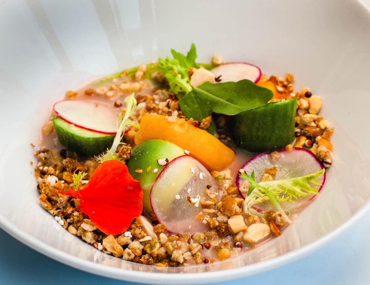 Granola, Avocado, Nektarine / © Foto: Georg Berg