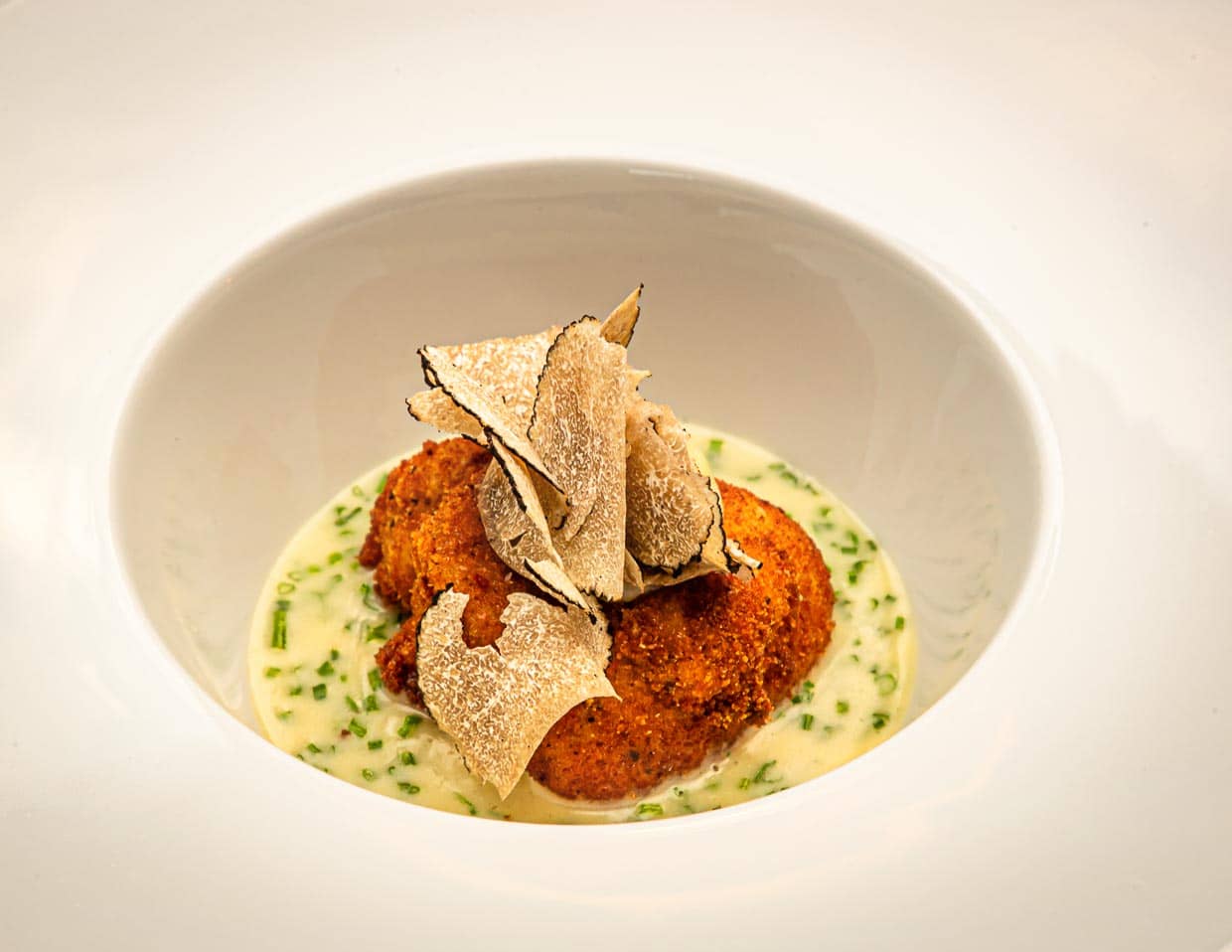 Kalbs-Praline - Kalbsbries frittiert und mit Sommertrüffel / © Foto: Georg Berg