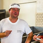 Käser Jørgen Hoff produziert seit 2007 Rauchkäse. Jedes Jahr wächst die Produktion. Er beliefert ganz Dänemark / © Foto: Georg Berg
