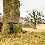 Die alte Eiche in Fincken, Mecklenburg-Vorpommern ist schätzungsweise 700 Jahre alt mit einem Stammdurchmesser von über zwei Metern / © Foto: Georg Berg