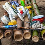 Der Abwasch trocknet auf einem Bambusgestell in einem Camp auf Tiwai-Island, Sierra Leone / © Foto: Georg Berg