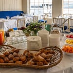 Auch beim Frühstück wird die FRISCHE großgeschrieben! Perfekter Start in den Tag am Meer / © Foto: Georg Berg