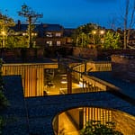 In das Dach der alten Industriehalle wurden Löcher geschweißt, Wendeltreppen gesetzt und Bäume gepflanzt / © Foto: Georg Berg