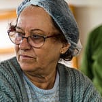 Fatma ist die Käsefrau in ihrem Dorf Akdemiz in Nordzypern. Tägllich liefern die Bauern der Umgebung ihr frische Milch von Ziege, Schaf und Kuh für die Zubereitung von Hellim bzw. Halloumi / © Foto: Georg Berg