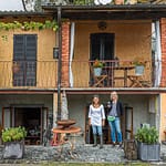 Die Cantine von Gabriella Monfredini in Melide. In den Kellerräumen des ehemaligen Naturkellers sind heute eine Küche und ein Speiseraum mit langer Tafel untergebracht / © Foto: Georg Berg
