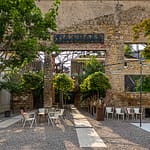 Hotel Graace in Luxemburg Stadt. Neues Hotelkonzept in alter Industriehalle. Wo früher Stahl verarbeitet wurde, gibt es heute Hotelzimmer auf zwei Etagen und vier Dachterrassen mit Urban Gardening, einem Tee Shop und einem Foodtruck im Hof / © Foto: Georg Berg