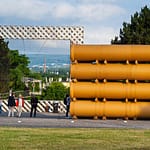 Tubular Living Spaces in Hiwa K’s Installation ‘When We Were Exhaling’ auf der documenta 14 in Kassel / © Foto: Georg Berg