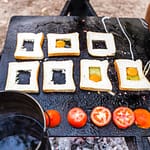 Das Frühstück krönt Sab mit einem Spiegelei im Outback-Style / © Foto: Georg Berg