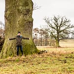 Die alte Eiche in Fincken, Mecklenburg-Vorpommern ist schätzungsweise 700 Jahre alt mit einem Stammdurchmesser von über zwei Metern / © Foto: Georg Berg