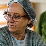 Fatma ist die Käsefrau in ihrem Dorf Akdemiz in Nordzypern. Tägllich liefern die Bauern der Umgebung ihr frische Milch von Ziege, Schaf und Kuh für die Zubereitung von Hellim bzw. Halloumi / © Foto: Georg Berg