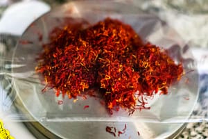 Safran, das rote Gold hat nicht nur einen unvergleichlichen Geschmack, sondern ist auch noch sehr gesund / © Foto: Georg Berg
