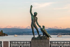 Ganymed-Skulptur an der Bürkliterrasse in Zürich, Schweiz / © Foto: Georg Berg