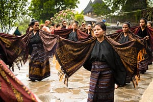 Indonesische Menschen in traditioneller Kleidung / © Foto: Georg Berg