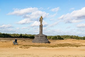 Standbild von Generaal De Wet auf dem Otterlose Zand im Nationalpark De Hoge Veluwe / © Foto: Georg Berg
