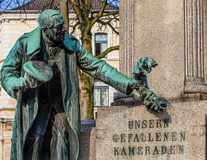 Kriegerdenkmal in Grevenbroich / © Foto: Georg Berg