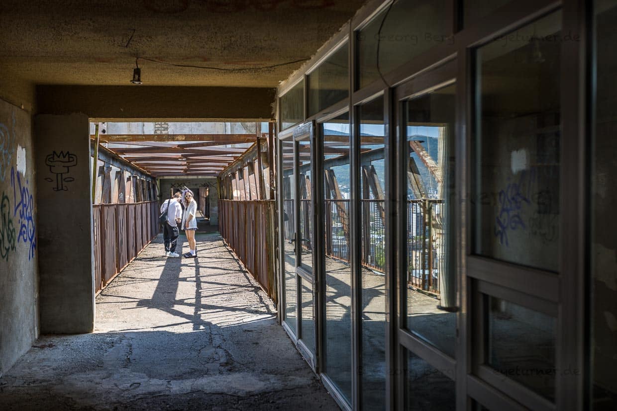 Very instagramable: Schattenspiel der rostigen Gitterträger in zugiger Höhe / © Foto: Georg Berg