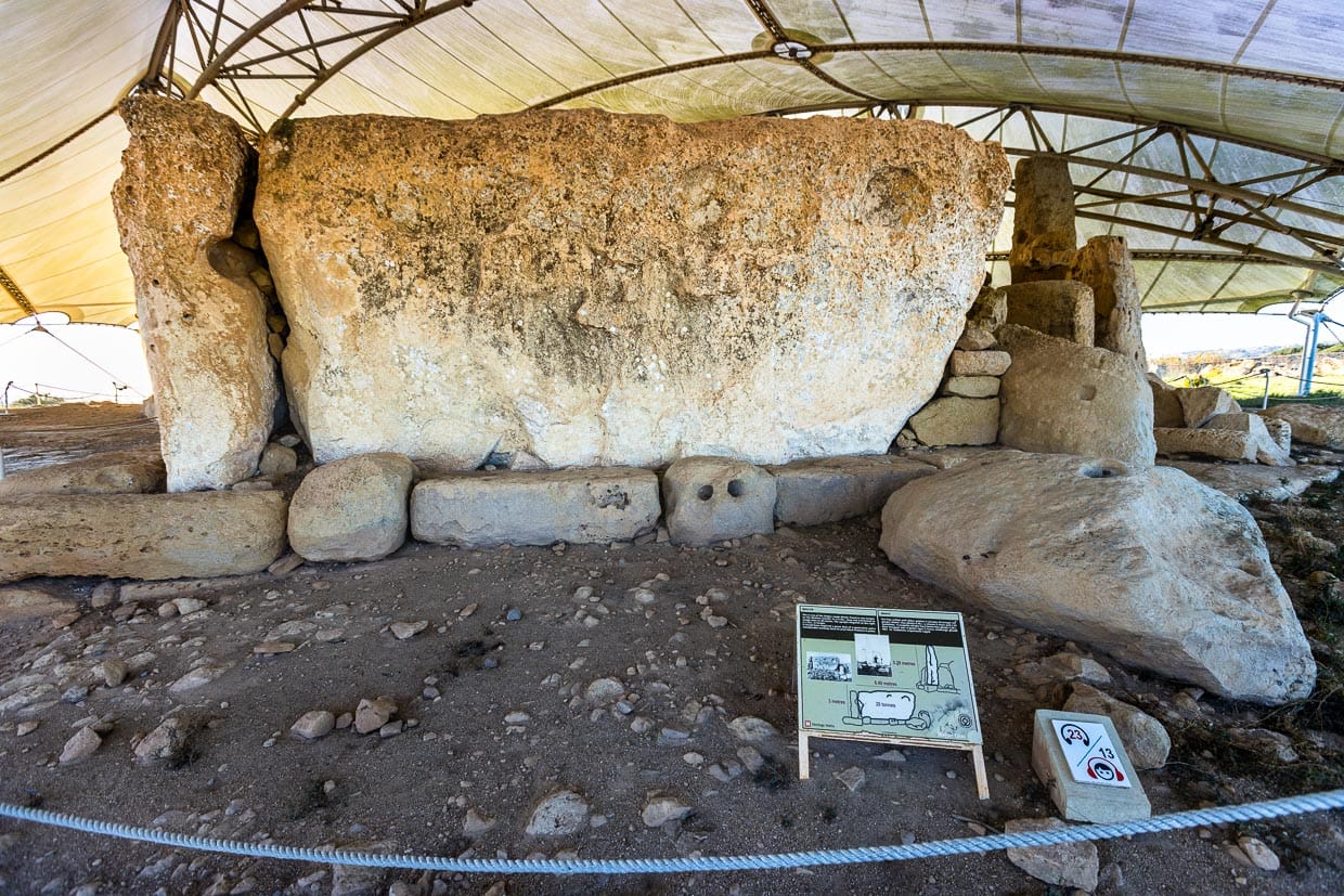 20 Tonnen wiegt dieser Megatith, der von den frühesten Siedlern vor mehr als 5.000 Jahren auf Malta errichtet wurde / © Foto: Georg Berg